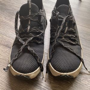 Gently used sorel sneakers